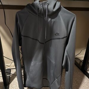 Nike Men’s Dark Gray Full-Zip Performance Hoodie Jacket